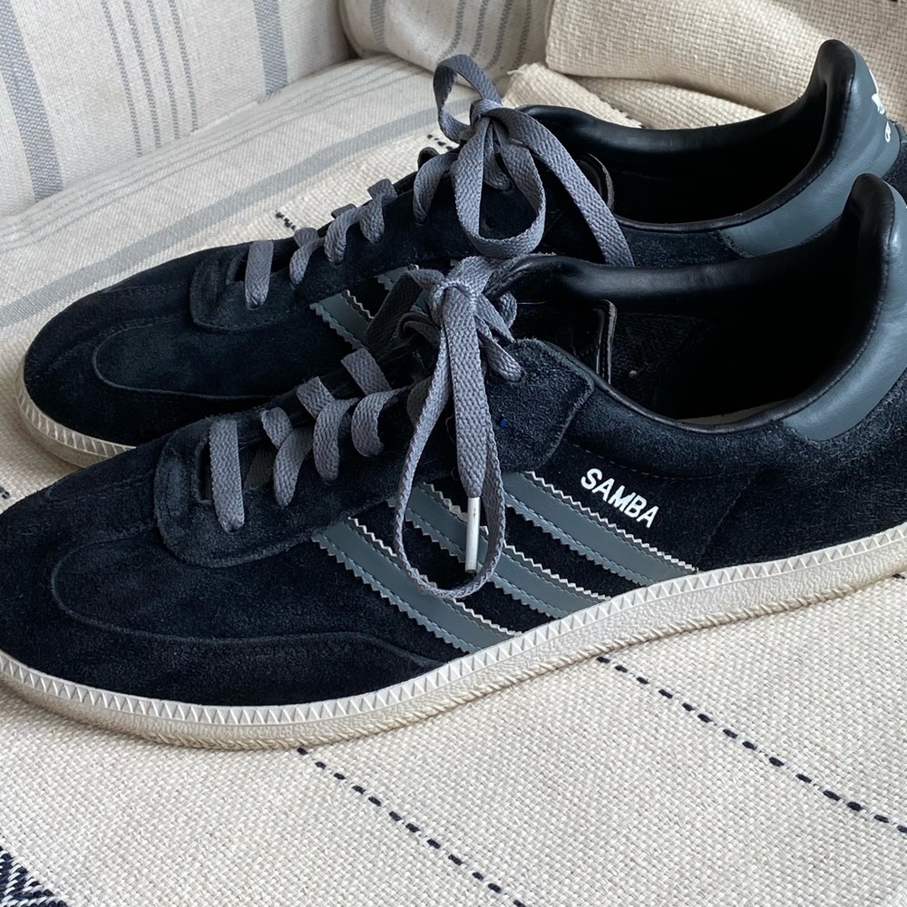 Awesome pair of vintage Adidas Samba shoes.
